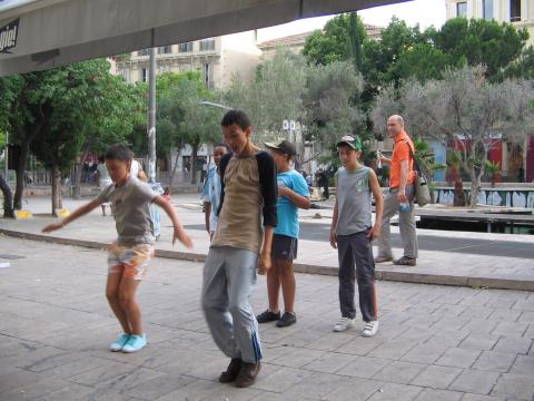 Intersektionale gewaltpräventive Arbeit mit Burschen